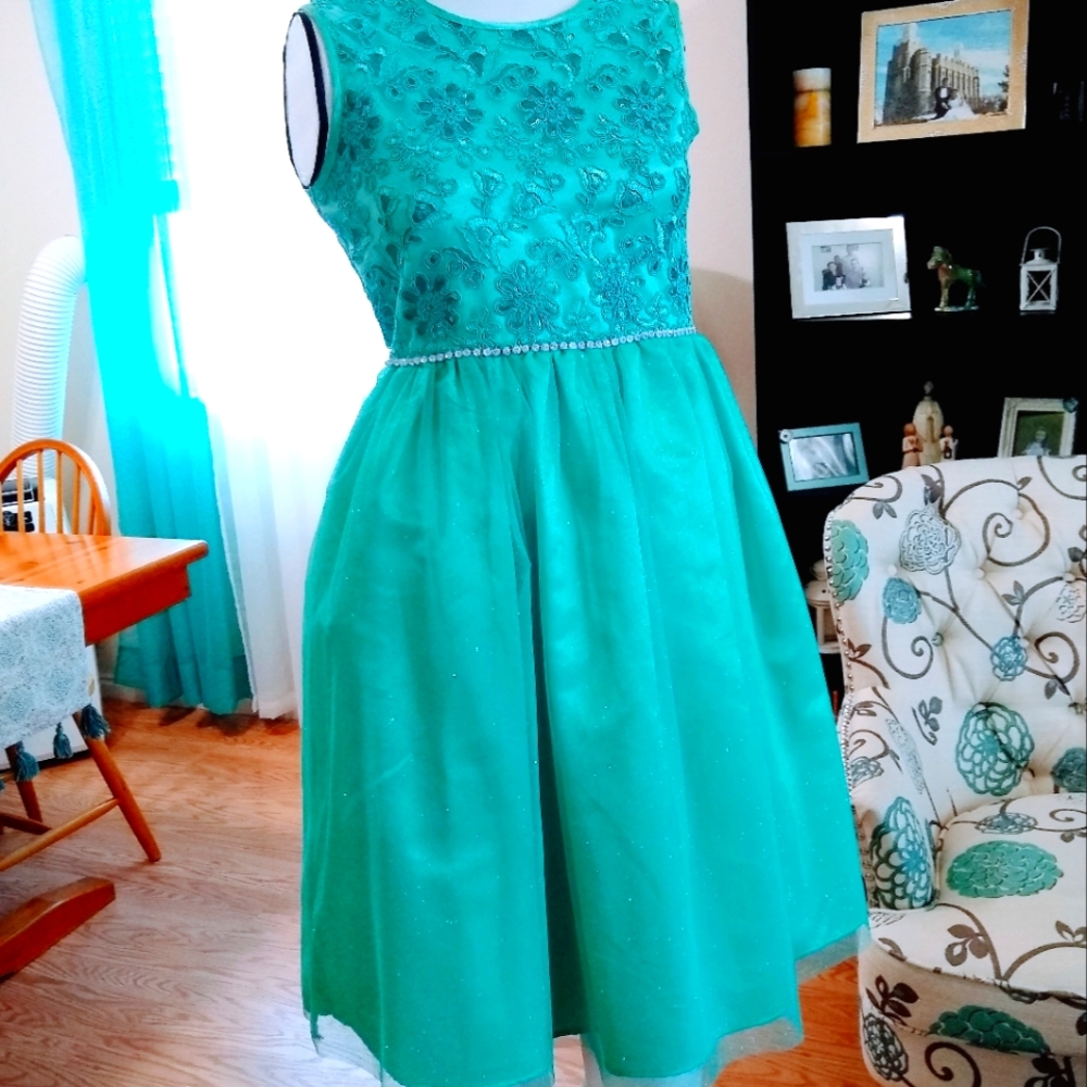 Easter Dress Emily Rose Green floral lace Dress Size 14